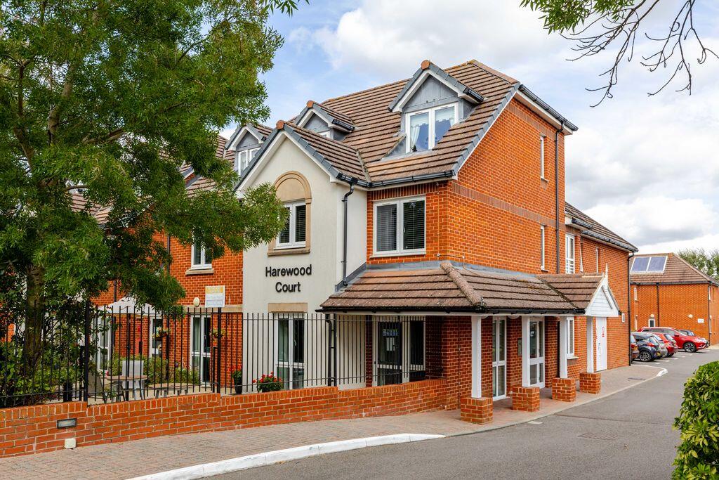 2-bed house on Limpsfield Road, Warlingham, £175,000
