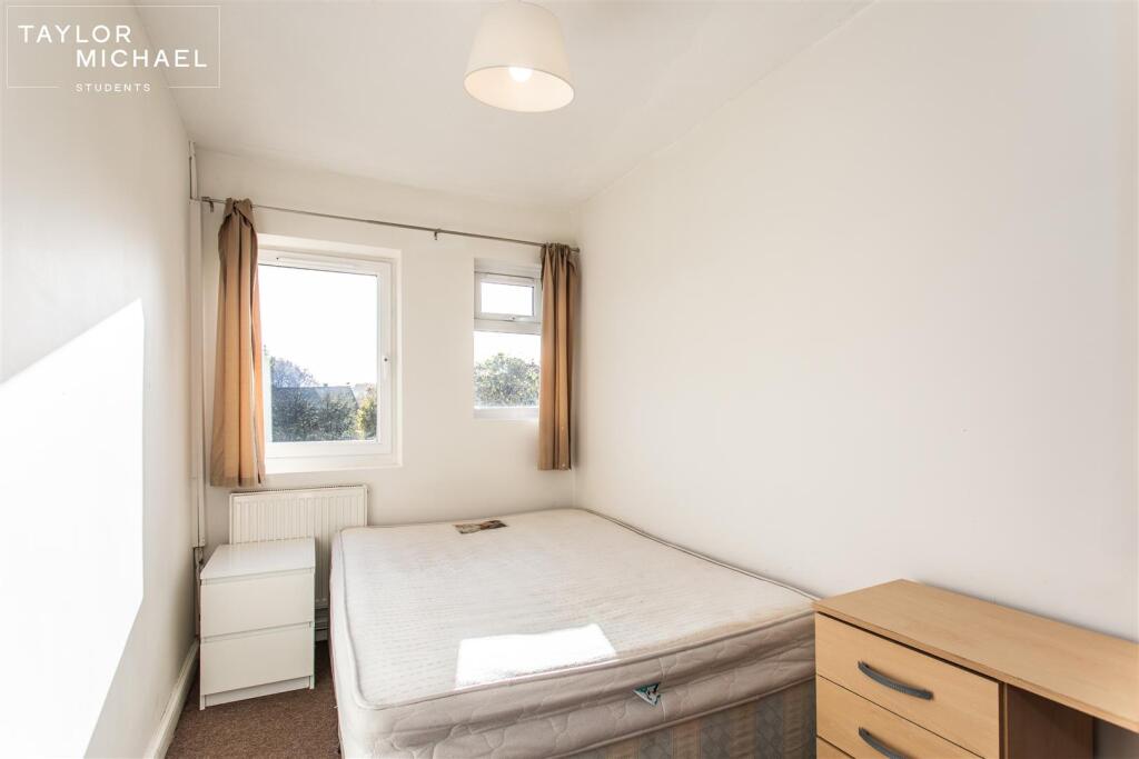6 bedroom terraced house for rent