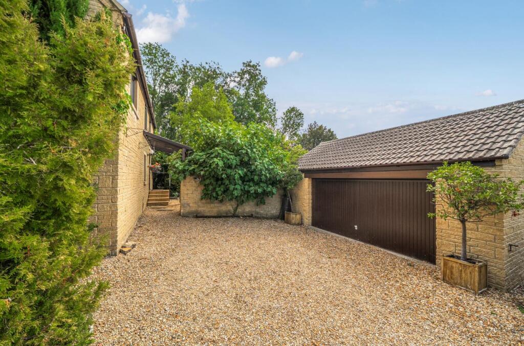 House in Swindon, Box - View 4
