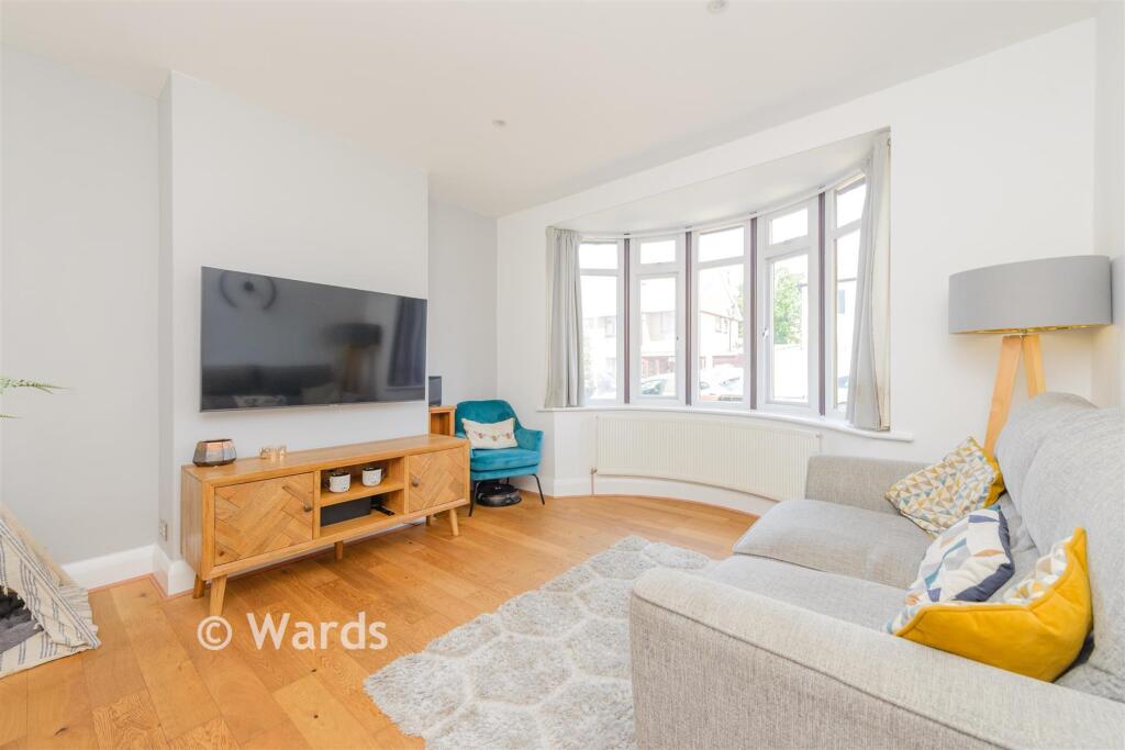 3-bed terraced on Lime Avenue, Northfleet, Kent, £231,500
