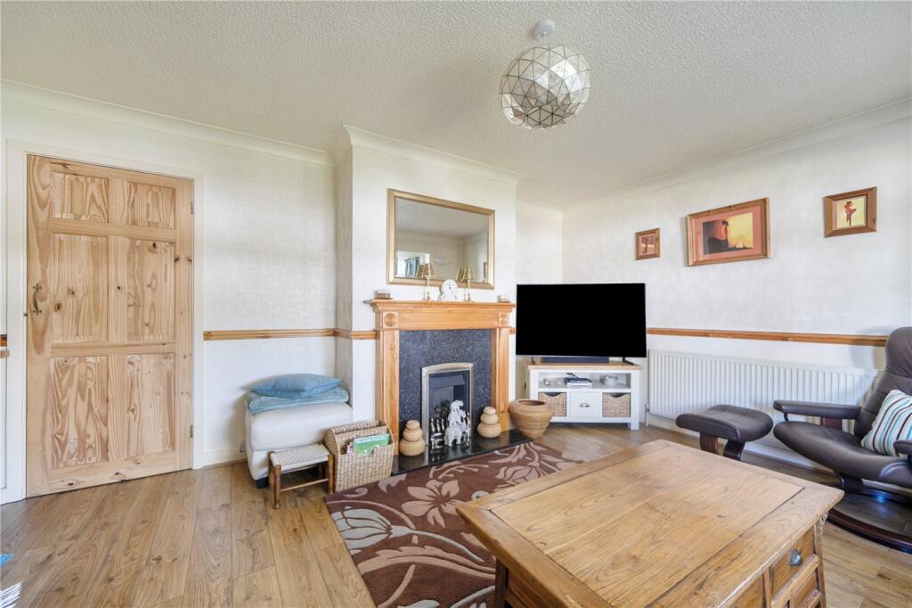 Wentworth Close, Farnham, Surrey, GU9 photo 5