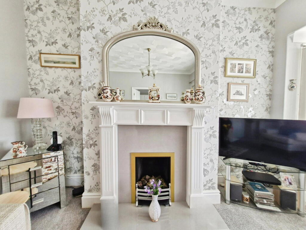 House in Hull - View 4