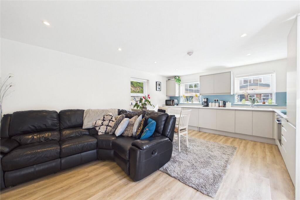 Apartment in Reading - View 4