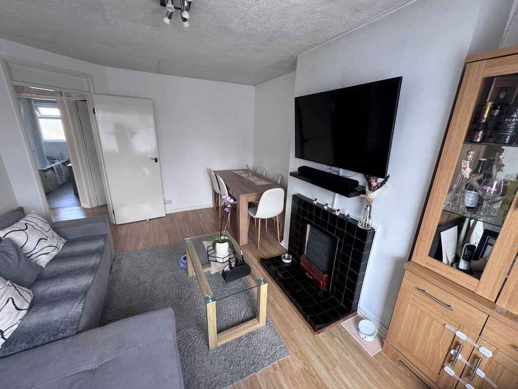 Apartment in Southall - View 3