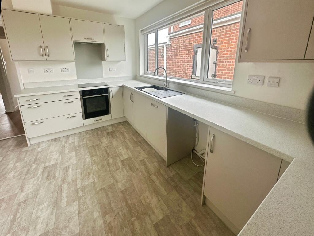 Drummond Road, Bourne photo 2