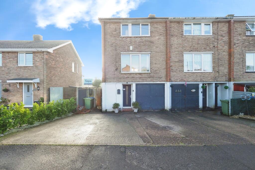 3-bed house on Laxton Drive, Meden vale, Mansfield, NG20, £190,000