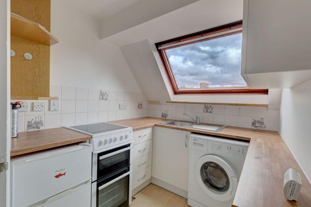 Apartment in Hemel Hempstead - View 2