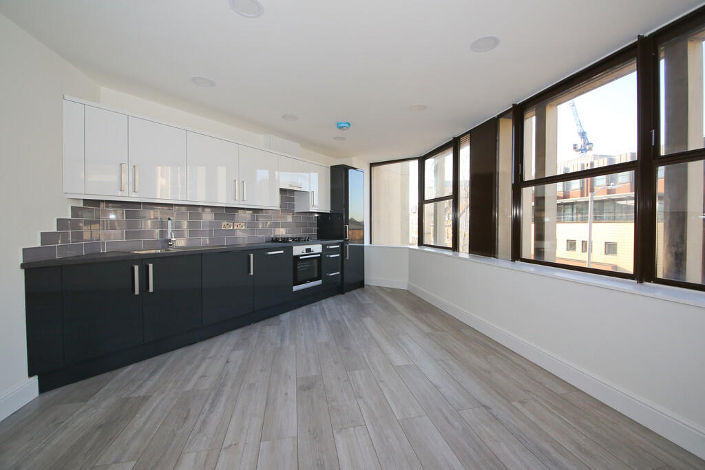 Apartment in Tunbridge Wells, Royal Wells Park, St James - View 2