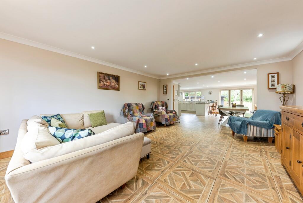 House in South Kesteven, Barrowby - View 3