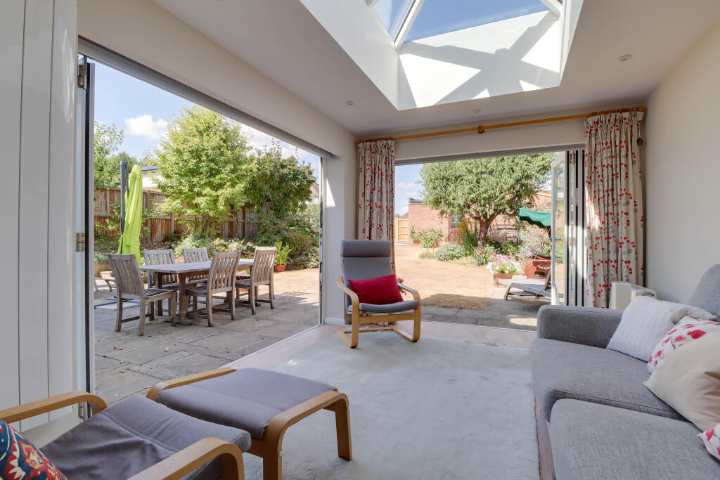 House in Harpenden, Wood End - View 5