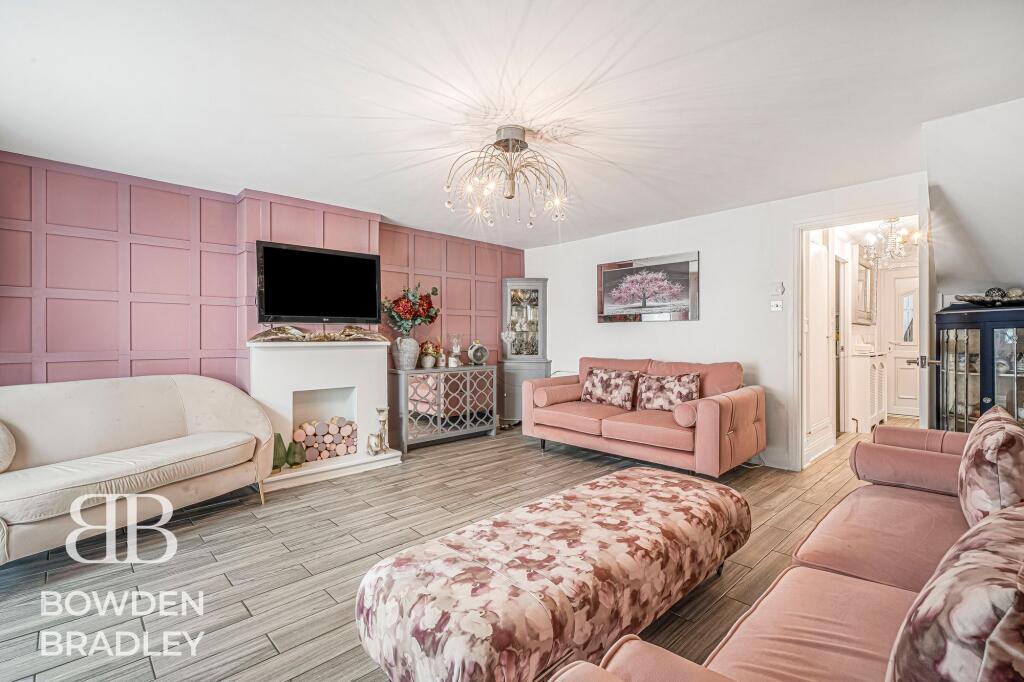 House in Epping Forest, Grange Hill, Chigwell - View 3