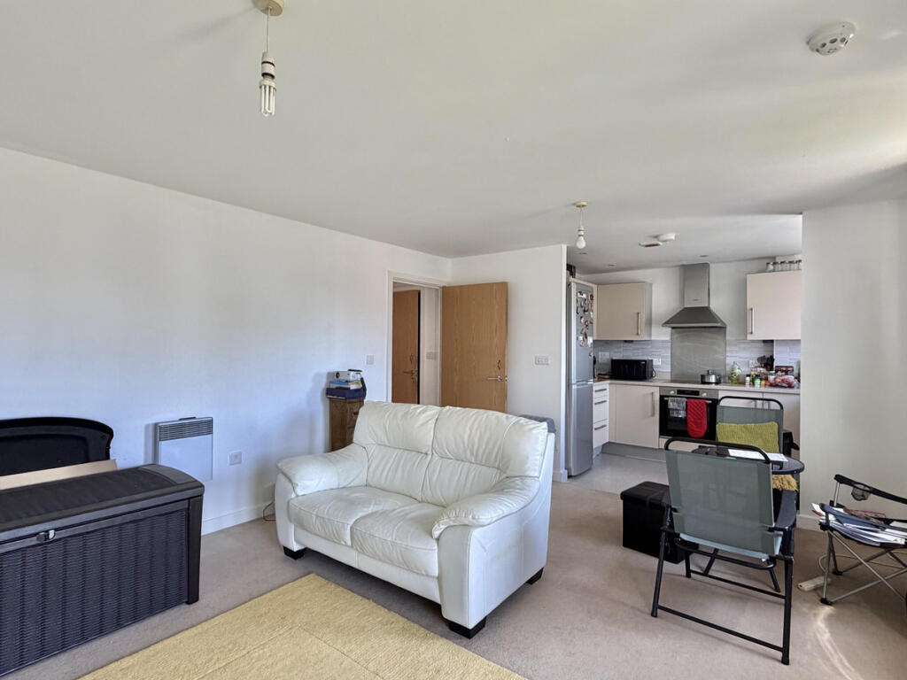 Avenel Way, Poole, BH15 photo 4