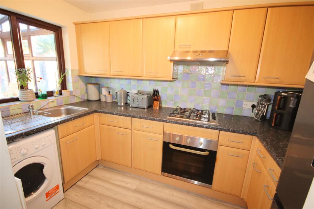 Bryant Way, Toddington, Dunstable photo 3