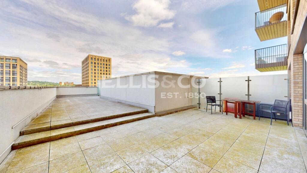 Apartment in Southall - View 4