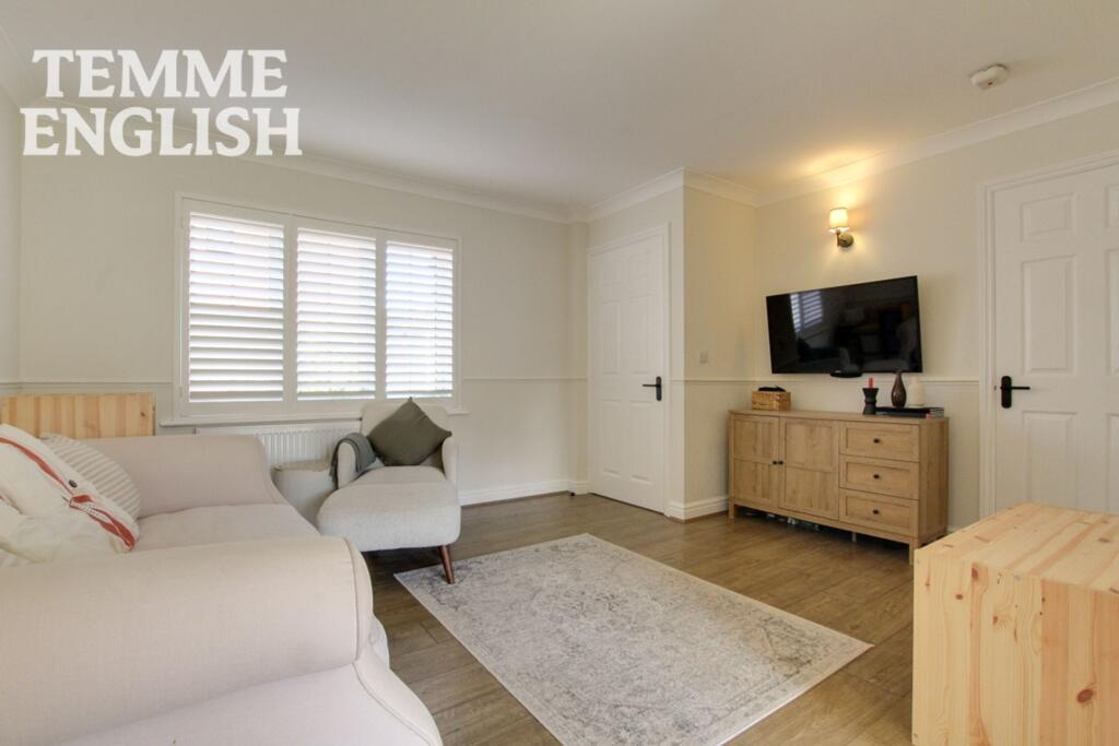 House in Basildon, Wickford - More
