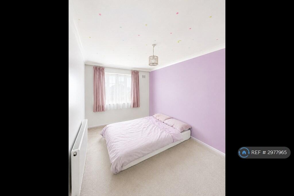 Apartment in London, Aldersbrook, Wanstead - View 3