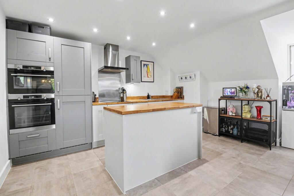 Apartment in Southampton - More