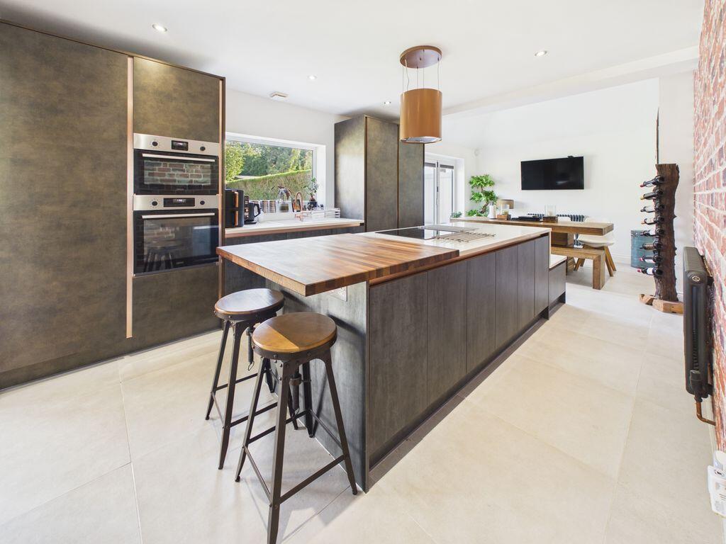 House in Croydon - View 3