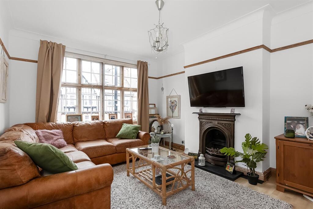 Apartment in Purley - View 2