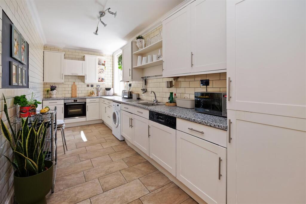 Apartment in Canterbury - View 4