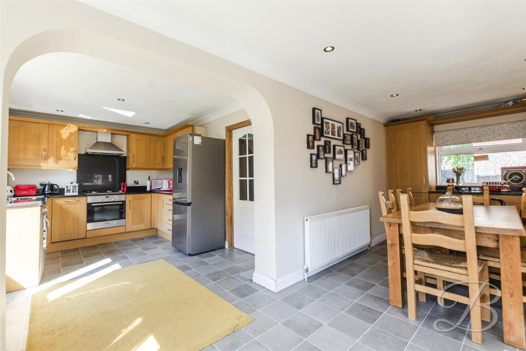 House in Mansfield, Forest Town - View 4