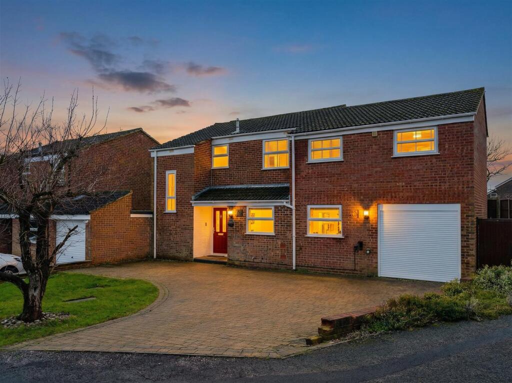 Main image of property: Cleveland Drive, Linslade, Leighton Buzzard