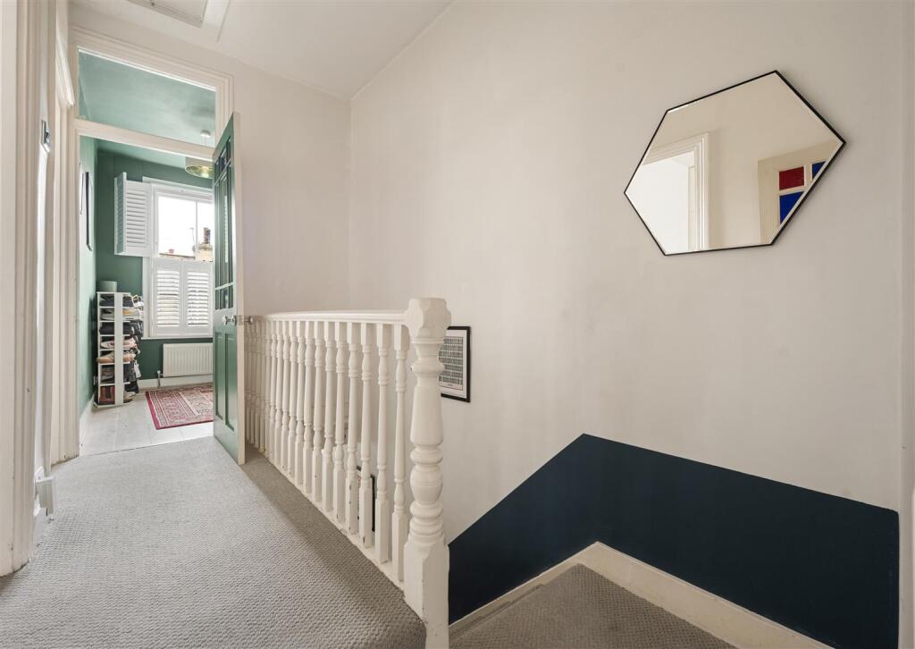 Apartment in London - View 5