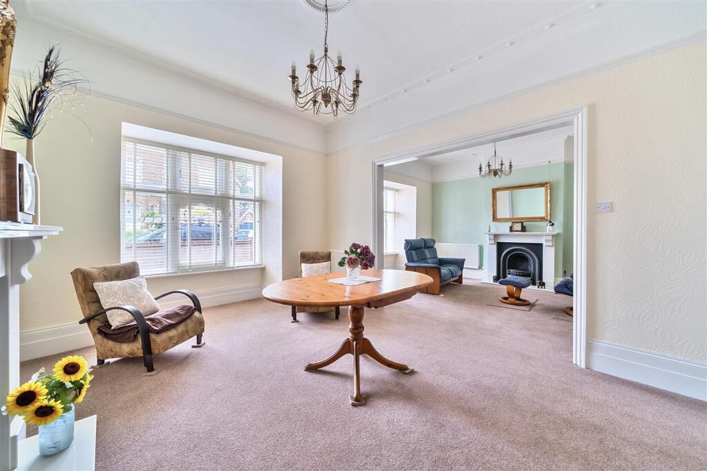Kent Road, East Molesey, KT8 photo 3