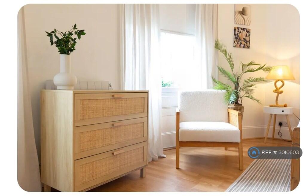 Apartment in Hove, Brunswick - More