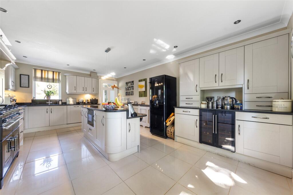 House in Woodford - More