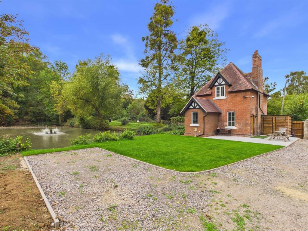 House in Gloucester - View 4