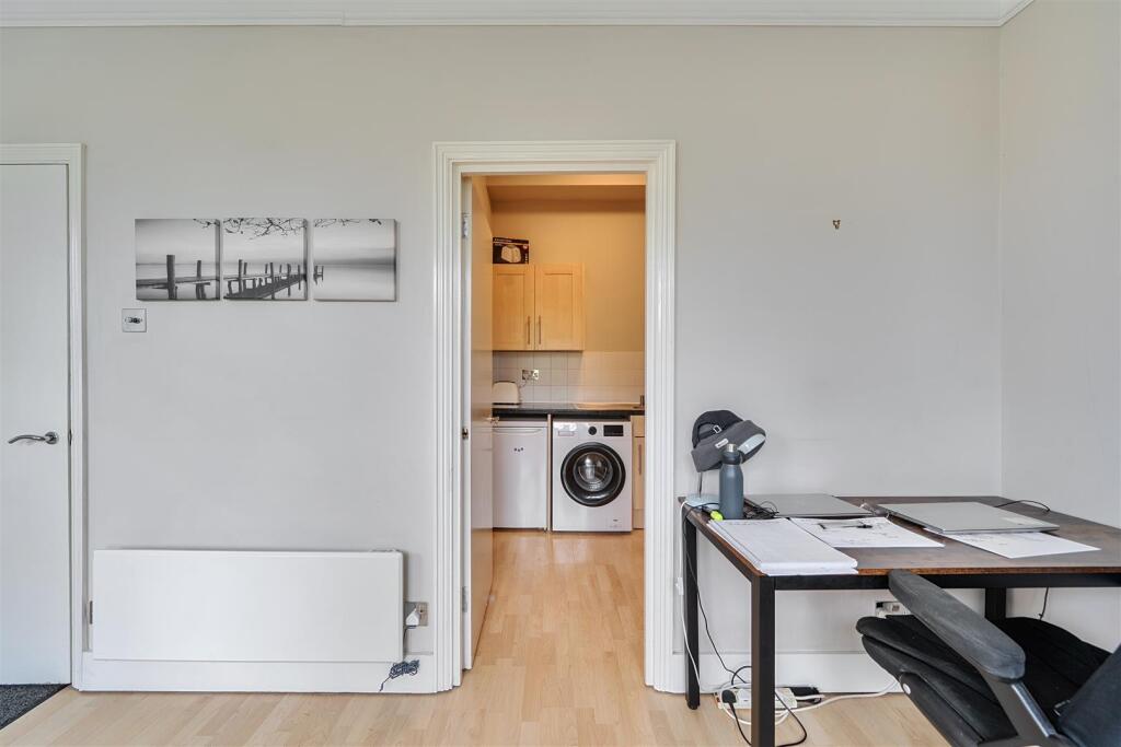 Apartment in Kingston upon Thames - More