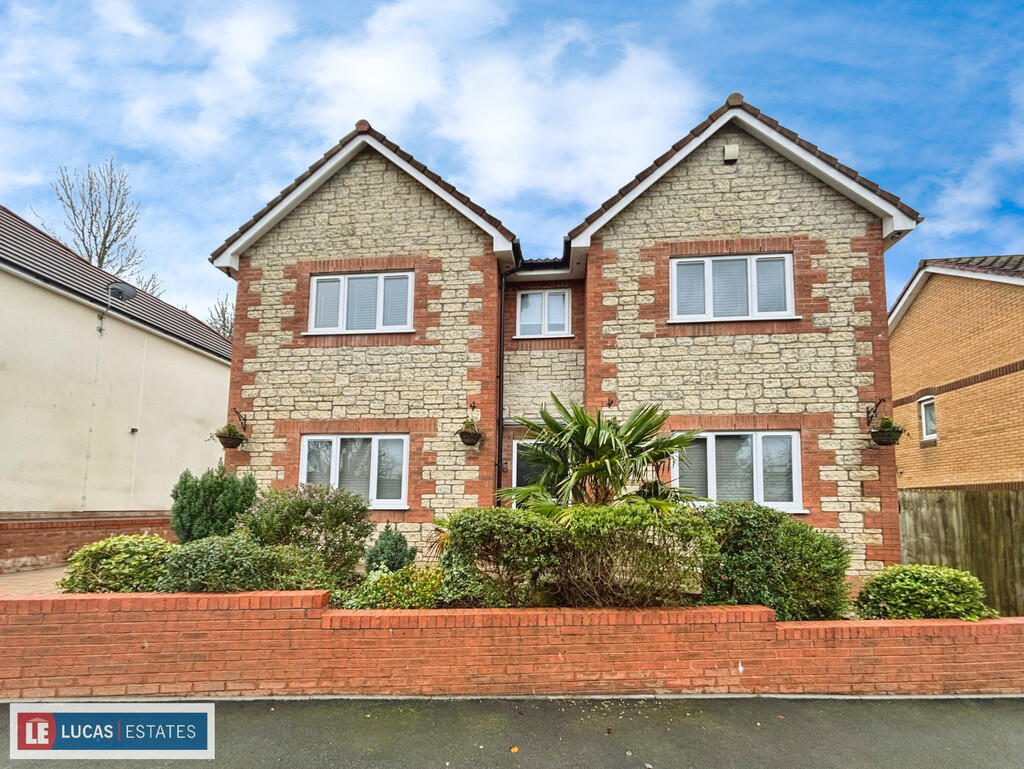 4-bed detached on Trem-y-ffynnon The Rise, Pengam , £450,000