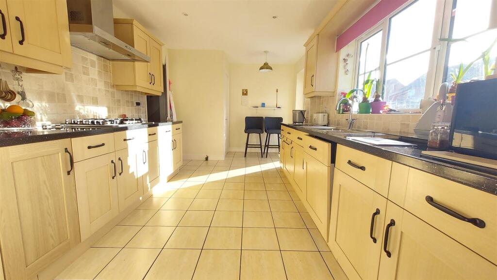 Tilia Way, Bourne photo 2