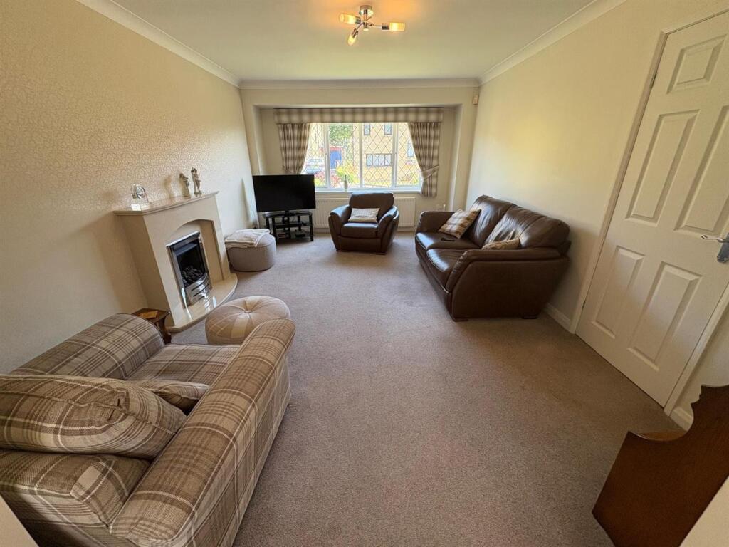 Sycamore Drive, Cleckheaton - View 5