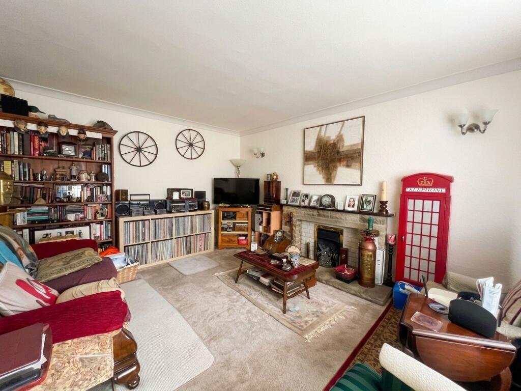 House in Huddersfield, Moldgreen - View 3