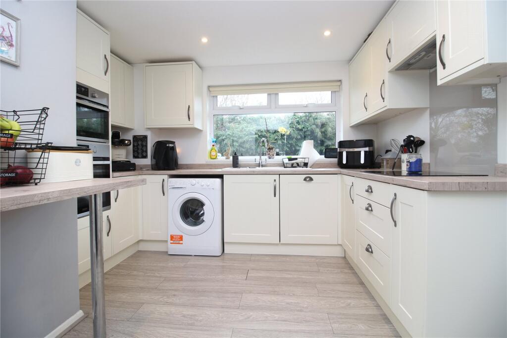 Woodlands Close, Bransgore, Dorset, BH23 photo 2