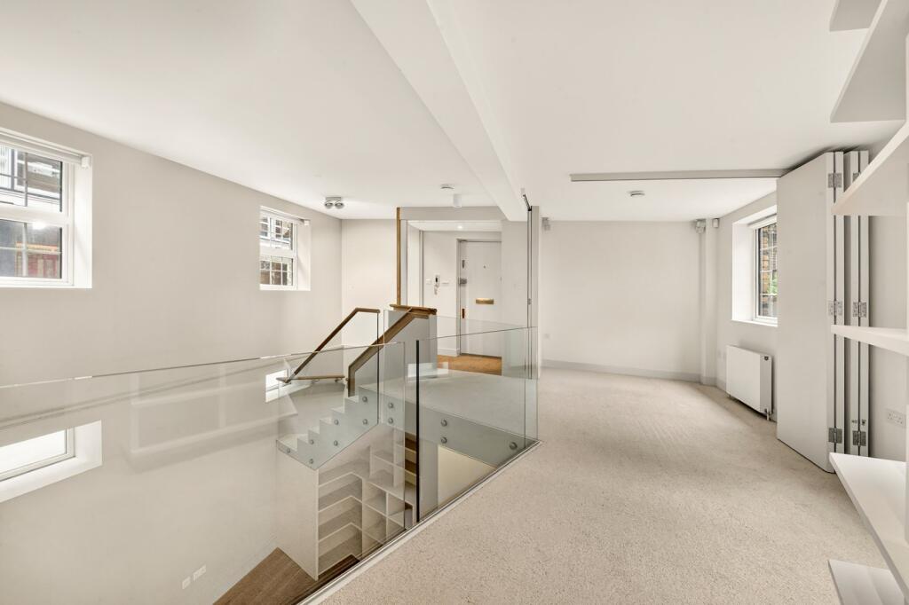 Apartment in London - More
