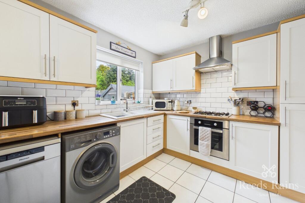 Harvest Close, Pontefract, West Yorkshire, WF8 photo 2