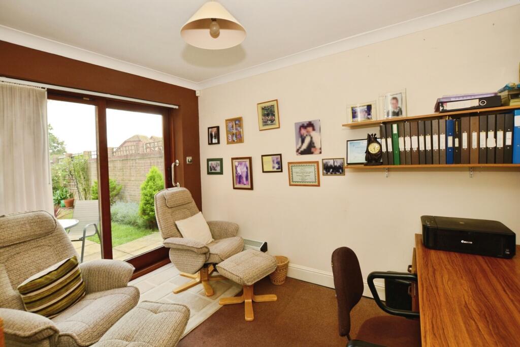 House in Folkestone and Hythe, Broadmead, Folkestone - More
