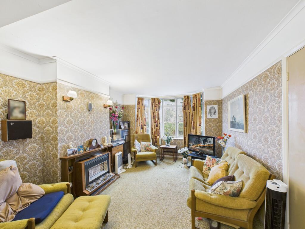 Redhatch Drive, Earley, RG6 photo 3