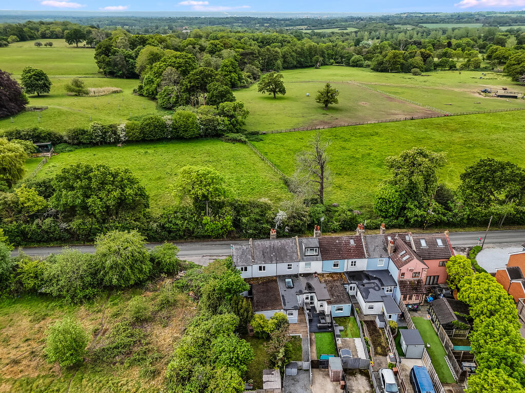 Coxtie Green Road, Pilgrims Hatch, Brentwood photo 3