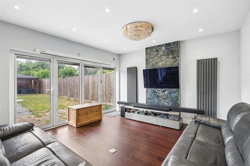 House in Denham Green, Denham - View 4