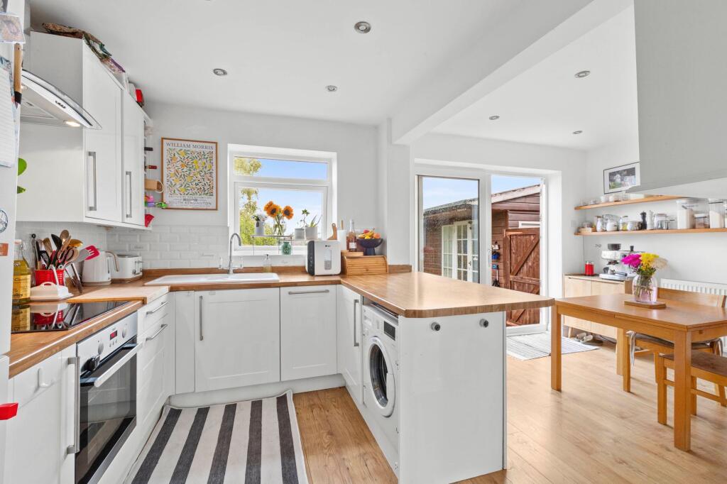House in Hemel Hempstead - More