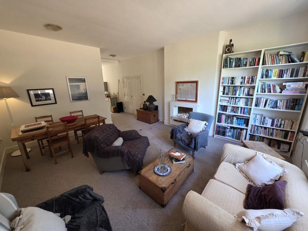 Apartment in Newport - More