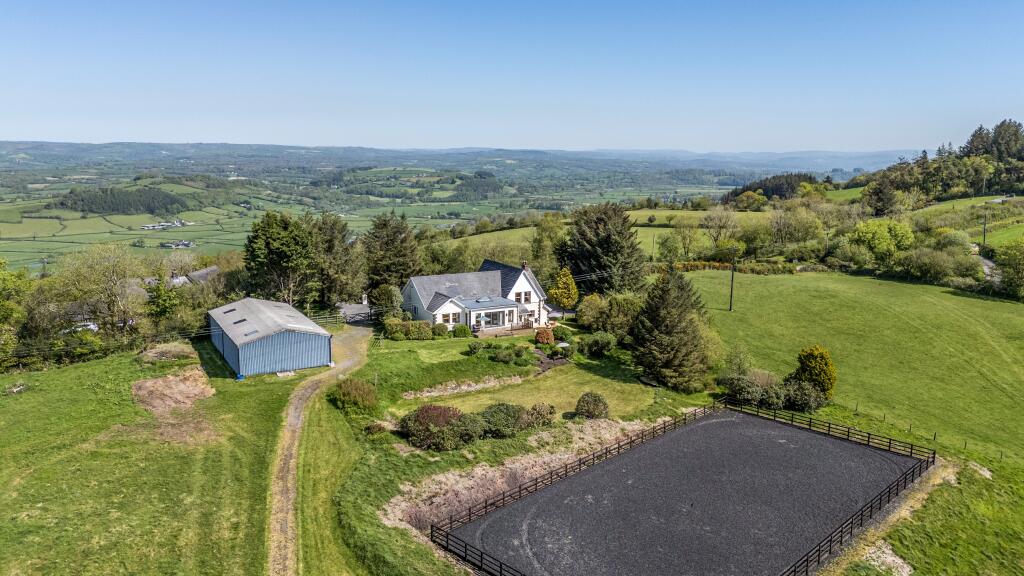 House in Swansea, Llanfihangel Aberbythych - View 3