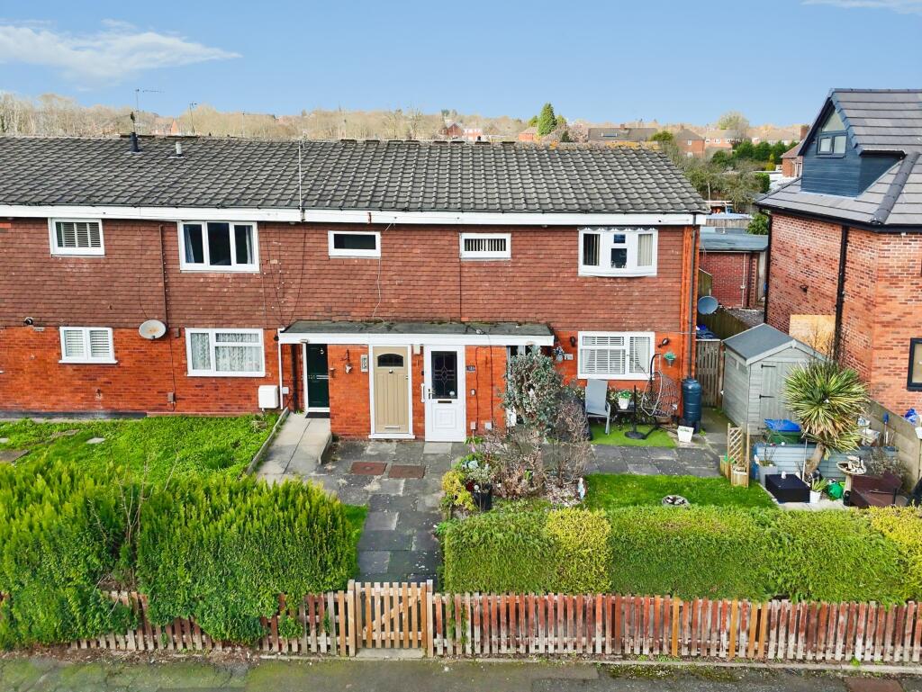 2-bed flat on Woden Road South, Wednesbury, WS10, £135,000