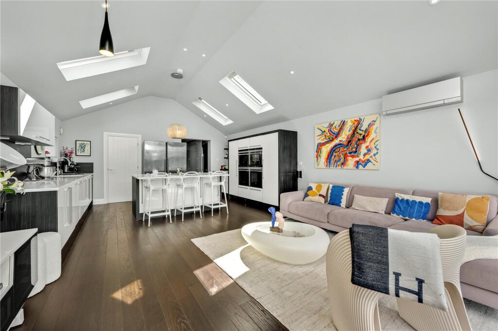 House in Elmbridge, Surrey - View 4