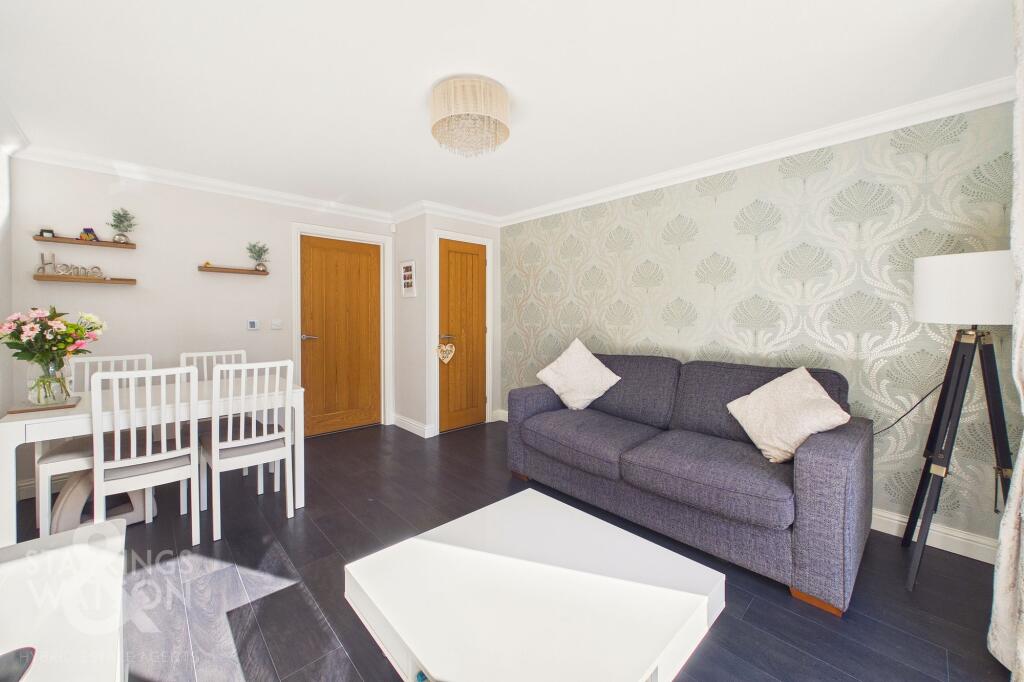 House in South Norfolk, Poringland - More