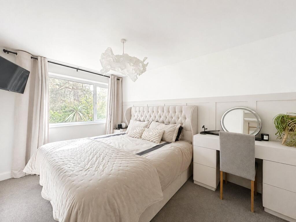 House in Surrey Heath, Surrey - View 4